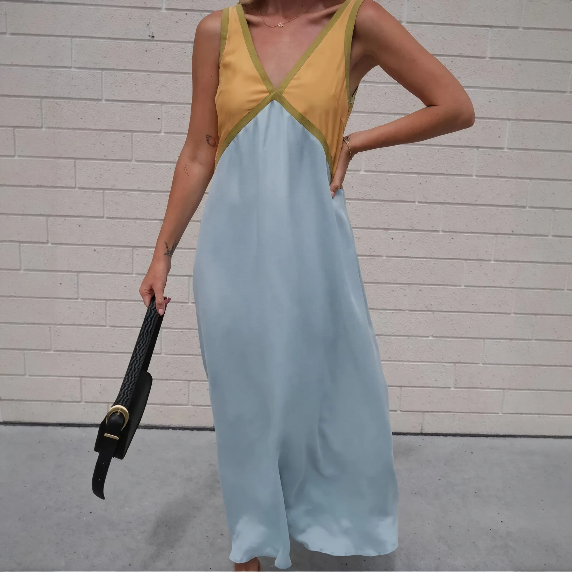 Color Block Sleeveless Midi Dress