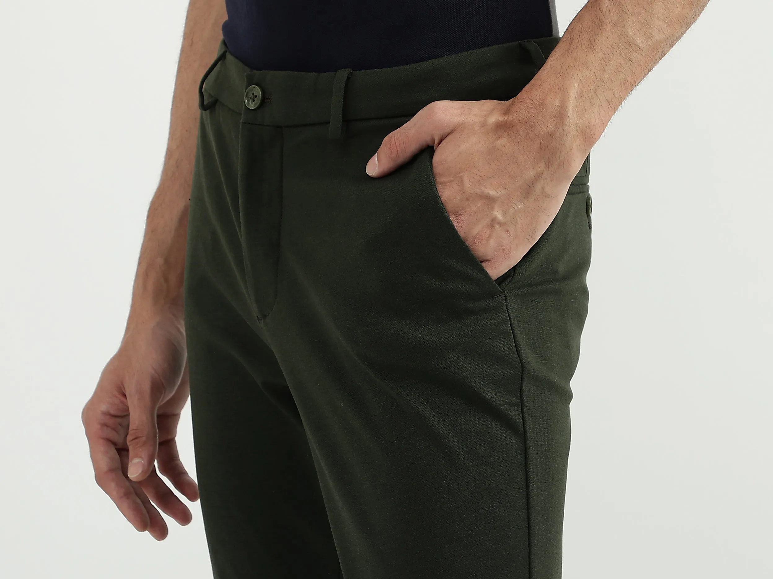 Men Solid Slim Fit Trouser