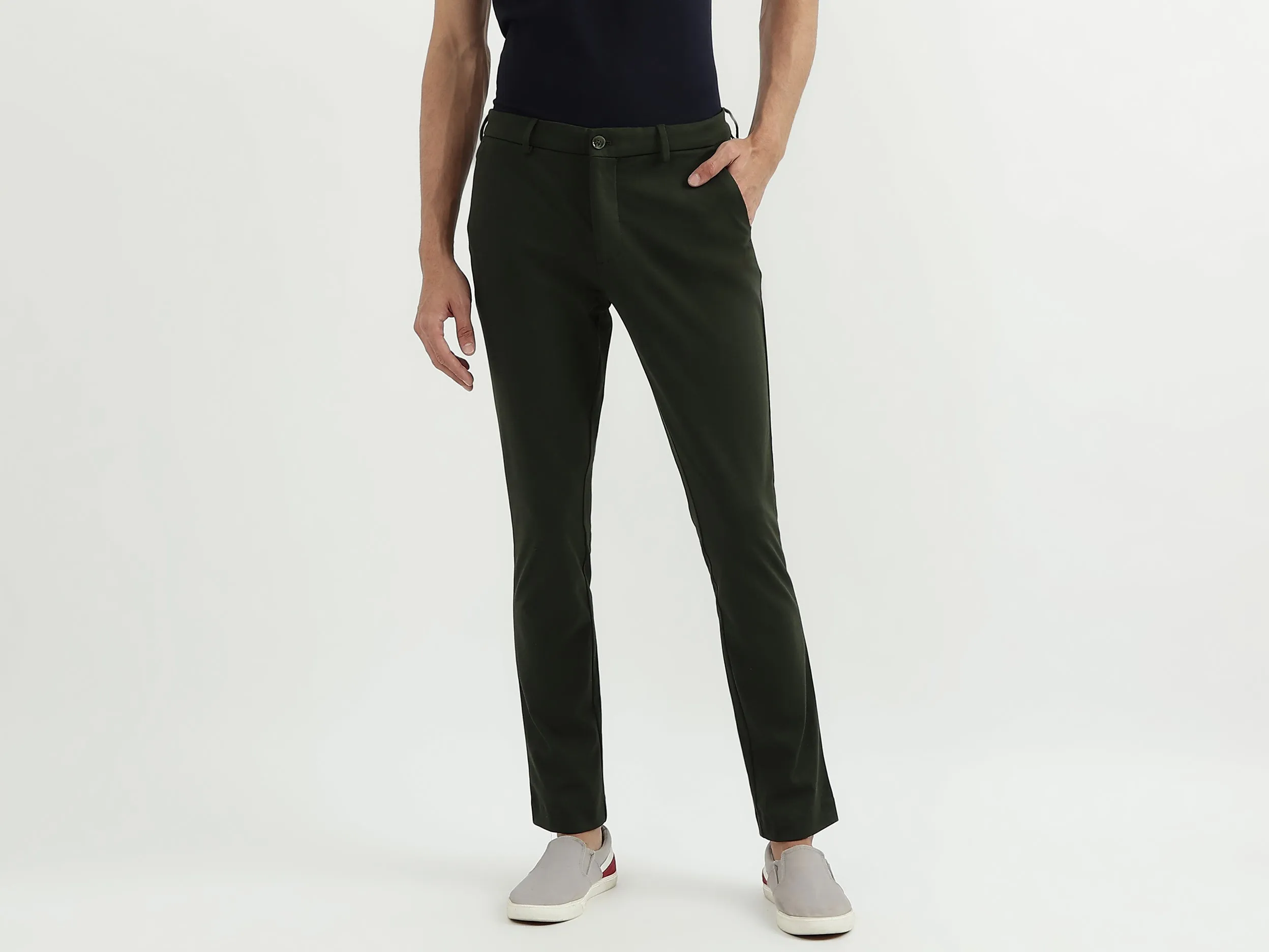Men Solid Slim Fit Trouser