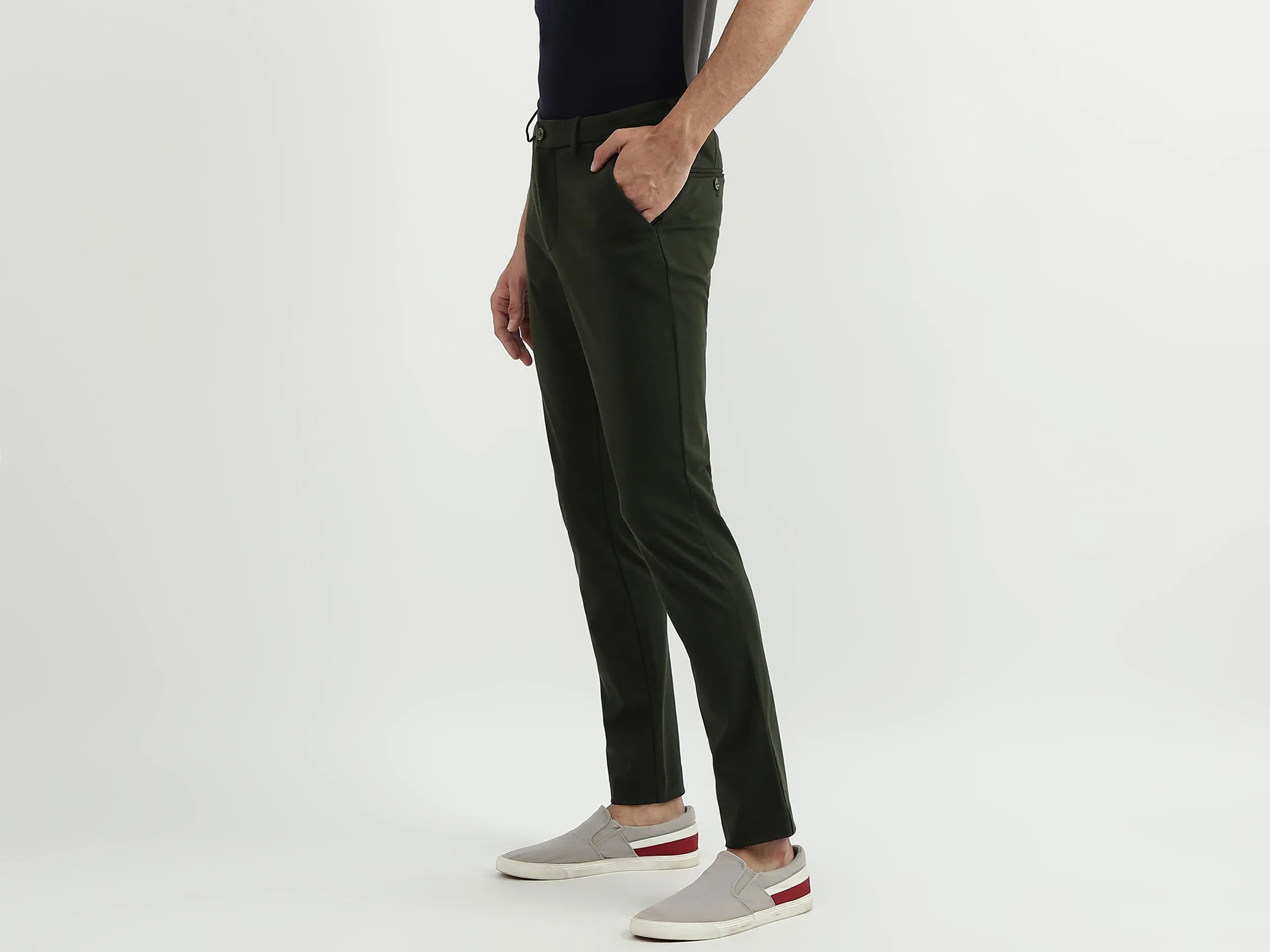 Men Solid Slim Fit Trouser